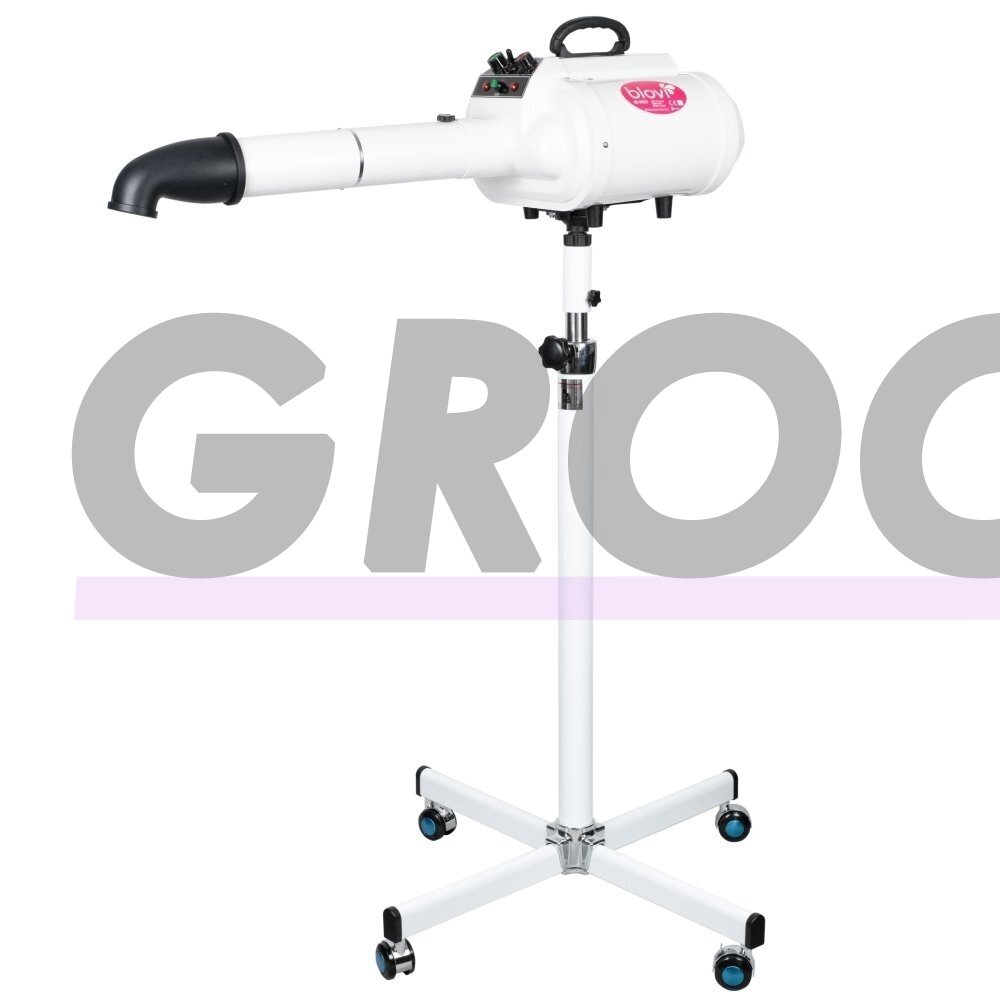 "Blovi Hero Ionic i600 3400W" - galingas, profesionalus dviejų variklių su stovu džiovintuvas su jonizacija. 150 l/s "Blovi Hero Ionic i600 3400W" - galingas, profesionalus dviejų variklių su stovu džiovintuvas su jonizacija. 150 l/s