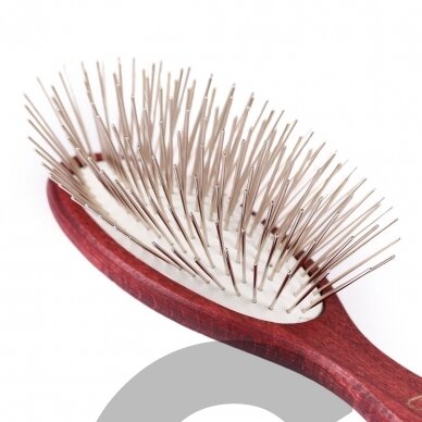 "Blovi Red Wood Pin Brush" - didelis, minkštas ir medinis šepetys su ilgais 30 mm metaliniais smeigtukais 2 "Blovi Red Wood Pin Brush" - didelis, minkštas ir medinis šepetys su ilgais 30 mm metaliniais smeigtukais 2