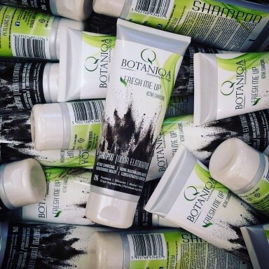 Botaniqa Fresh Me Up Shampoo - šampūnas su aktyvuota anglimi, pašalinantis nemalonius gyvūnų kailio kvapus Botaniqa Fresh Me Up Shampoo - šampūnas su aktyvuota anglimi, pašalinantis nemalonius gyvūnų kailio kvapus