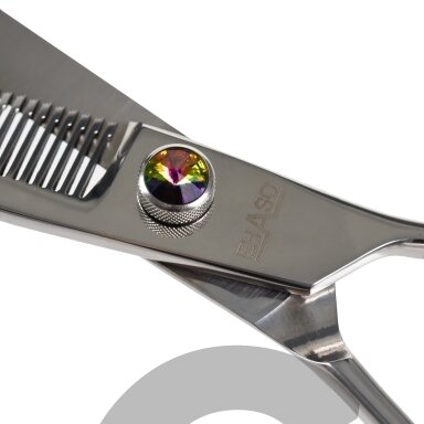 „Ehaso Revolution Curved Thinning 7,5“- profesionalios vienpusės išlenktos filiravimo žirklės, pagamintos iš aukščiausios kokybės kieto japoniško plieno, 23 dantukai.