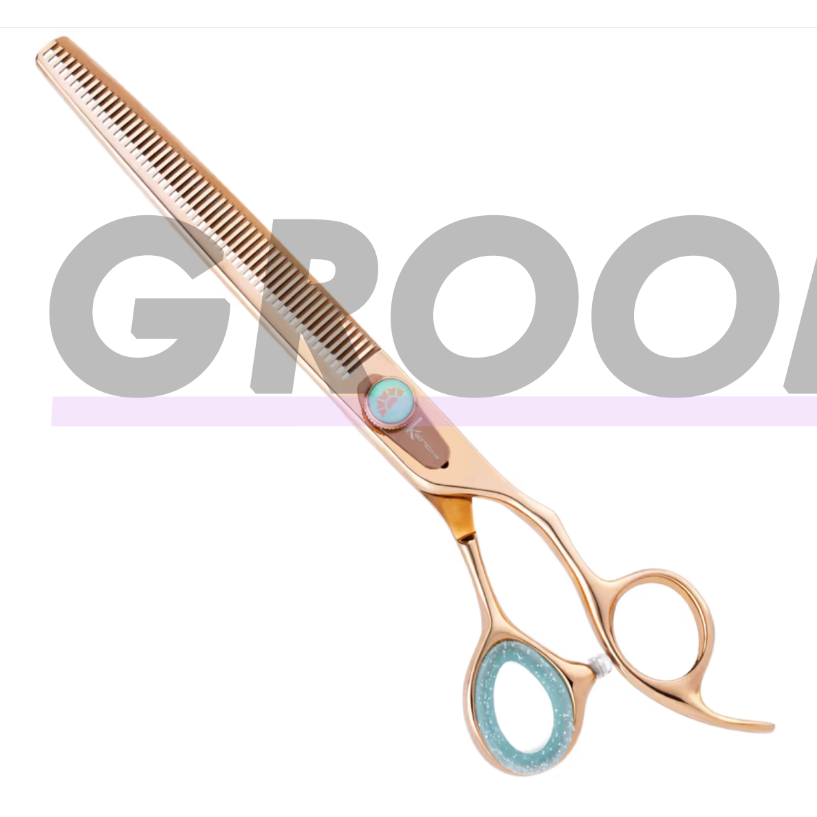„Kenchii Rose Thinner 7,5"“ – profesionalios filiravimo žirklės gyvūnų kailio priežiūrai, „rose gold“ spalvos, su 54 dantukais ir mikrošlifavimu. „Kenchii Rose Thinner 7,5"“ – profesionalios filiravimo žirklės gyvūnų kailio priežiūrai, „rose gold“ spalvos, su 54 dantukais ir mikrošlifavimu.