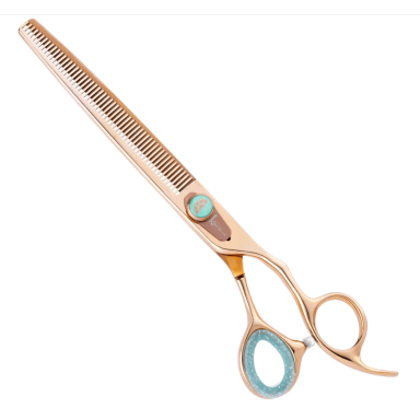 „Kenchii Rose Thinner 7,5"“ – profesionalios filiravimo žirklės gyvūnų kailio priežiūrai, „rose gold“ spalvos, su 54 dantukais ir mikrošlifavimu.