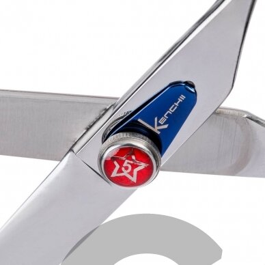 „Kenchii Five Star Left Curved Scissor 8“- aukščiausios kokybės, profesionaliai lenktos žirklės kairiarankiams. 2