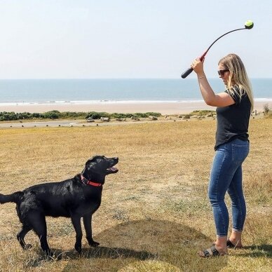 KONG HandiPOD Ball Launcher - šunų kamuoliukų paleidimo įrenginys su dėklu šunų ekskrementų maišeliams 4 KONG HandiPOD Ball Launcher - šunų kamuoliukų paleidimo įrenginys su dėklu šunų ekskrementų maišeliams 4