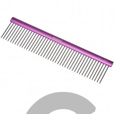 "Madan Professional Light" šukos 19 cm - profesionalios, lengvos šukos su aliuminio rankenėle, 3 mm tarpai ir 3,5 cm dantukai. Violetinės "Madan Professional Light" šukos 19 cm - profesionalios, lengvos šukos su aliuminio rankenėle, 3 mm tarpai ir 3,5 cm dantukai. Violetinės