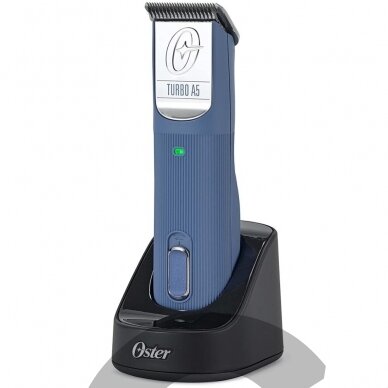 Oster Cordless Turbo A5 – belaidė kirpimo mašinėlė su galimybe dirbti prijungus laidą + Oster peiliukas Nr. 10 + papildomas akumuliatorius.