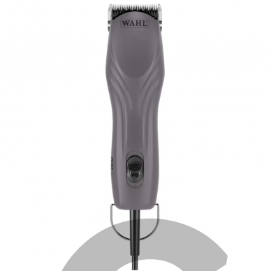 „Wahl KM10+“ - tyli ir galinga dviejų greičių mašinėlė su bešepetėliniu varikliu ir Nr. 10 kirpimo galvutė.  (2 mm)