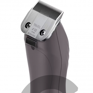 „Wahl KM10+“ - tyli ir galinga dviejų greičių mašinėlė su bešepetėliniu varikliu ir Nr. 10 kirpimo galvutė.  (2 mm) 2